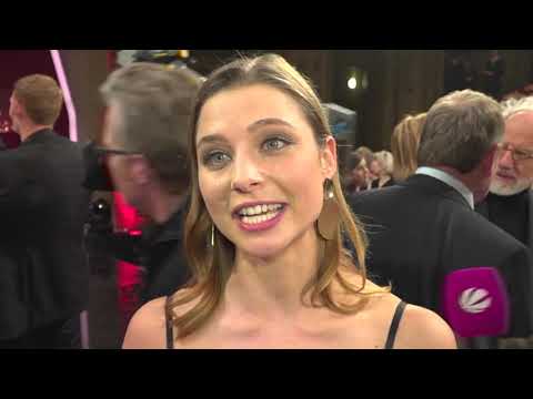 Svenja Jung freut sich als beste Nachwuchsschauspielerin - Bayerischer Filmpreis 2018