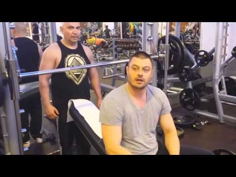Росен Петров пази Бареков във фитнеса