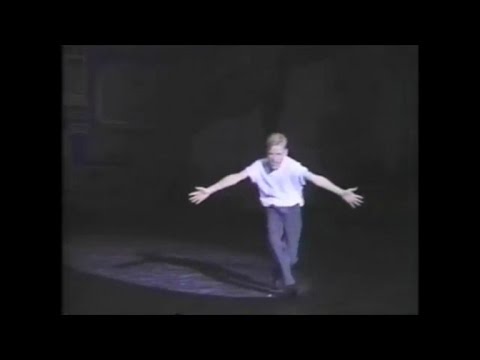Ryan Gosling Dancing at 12-Years-Old Dance is Amazing