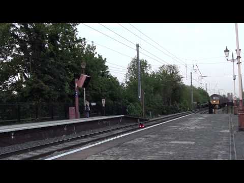 33207 + 33029 pass Hanwell 07.05.13