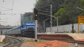 preview picture of video '17604 Yesvantpur - Kacheguda Express gets LHF WDP4 accelerating through LOGH'