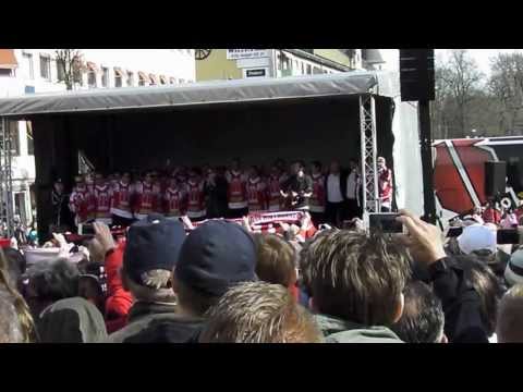 Örebro Hockeys egen hymn på Stortorget.