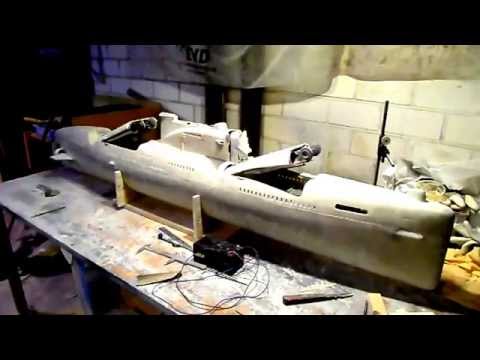 Weitere Arbeit mit Modell U-Boot "Juliett-Klasse"