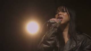 thuy - girls like me don&#39;t cry (live performance)