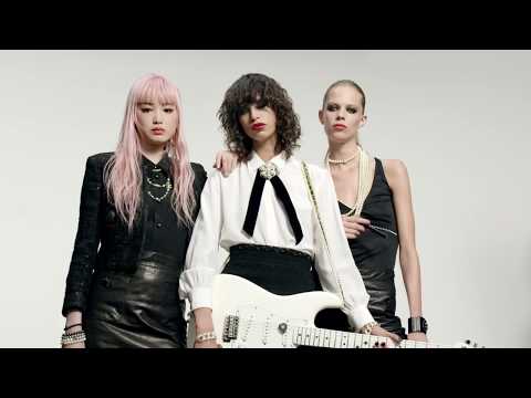 Mica Argañaraz, Lexi Boling, Fernanda Ly ROUGE COCO STYLO CHANEL