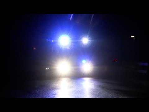 [Witte lampen] P 1, Brandweer Kollum [TS 02-4431] naar afvalbrand Jan Binneswei Aldwâld