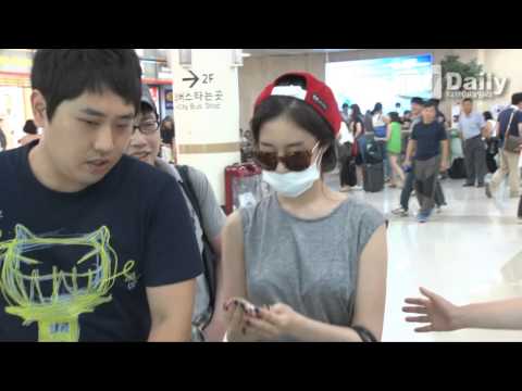 [tvdaily] ★T-ara_지연★2PM_준호★ 입국_선글라스와 면티로 완성한 공항패션 '눈길'