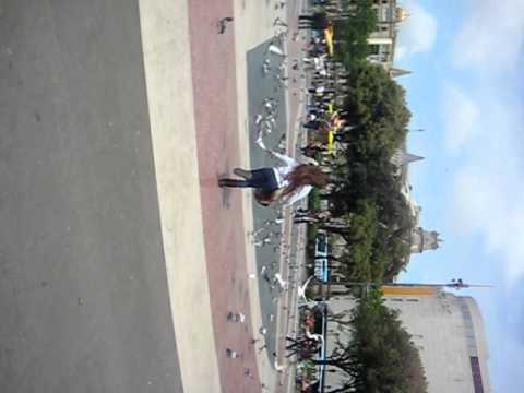 Diana scares pigeons in Barcelona!