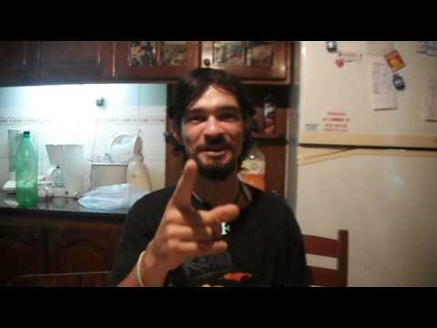 El hombre camina solo Nico