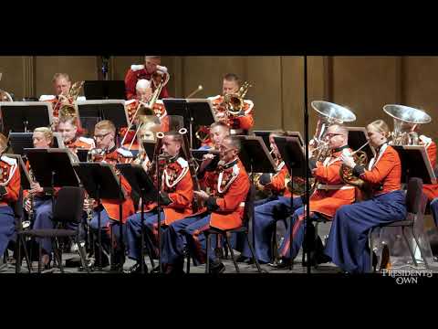 BACH Toccata and Fugue in D minor, BWV 565  - "The President's Own" United States Marine Band