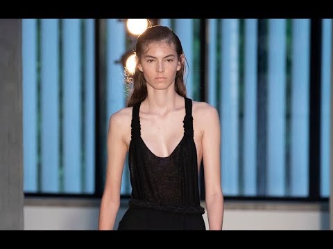 MAX MARA Resort 2019 | Reggio Emilia - Fashion Channel