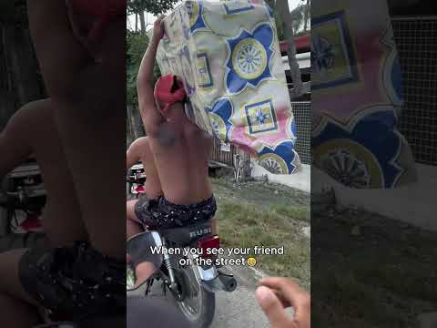 WHEN YOU SEE YOUR FRIEND ON THE STREET 😁🙄🤡| Cre: Fb