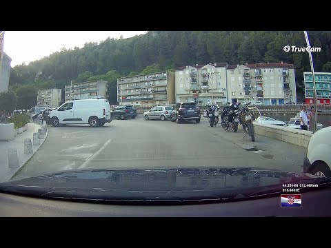 Vožnja kroz centar Obrovca 🚙 grada na rijeci Zrmanji, do južnog izlaza, pa uzbrdo do naselja Kruševo