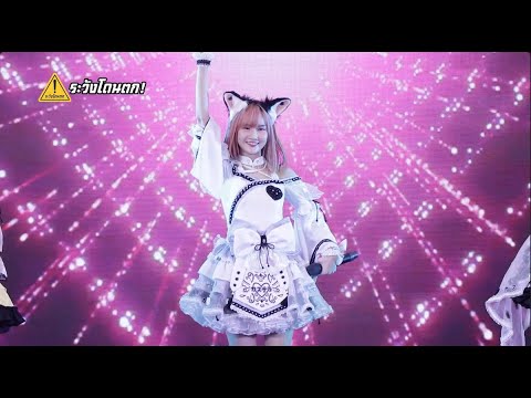 Nadear Castella - จือดื่อดึดจือ | JTRENDS IN TOWN @Central World  #ระวังโดนตก !