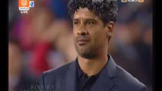 Trainer Frank Rijkaard weint nach seinem letzten Spiel für den FC Barcelona