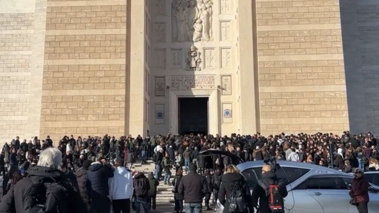 Crans-Montana, a Roma i funerali di Riccardo Minghetti