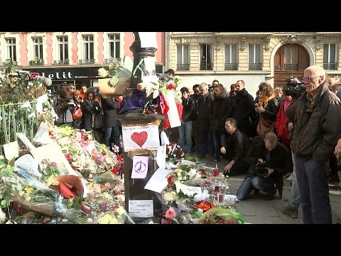 Paris attack victims honoured with one-minute silence