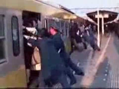 Funny travel videos - Metro in Pekin ( Toasting People )