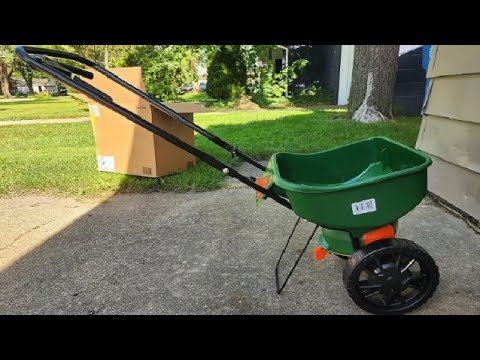 Scotts Turf Builder Edgeguard Mini Broadcast Spreader Review