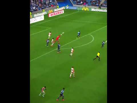 This 50 meters throw from Perri 😳🎯 #Ligue1 #Ligue1McDonalds #Lyon #ol #throw #goalkeeper #goal #but