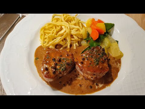 Tournedos vom Schweinefilet an Cognac-Pfefferrahmsauce, mit Spätzle und glaciertem Gemüse