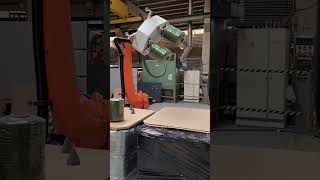 Robot loading tuft creel automatically