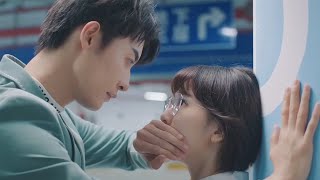 Almost kissed the first time we met！Boss falls in love with Cinderella! video