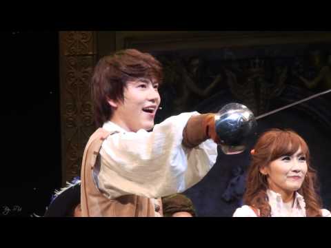 101221 The Three Musketeers curtain call (Kyuhyun focused)