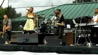 Dionne Farris - Food For Thought (Live)