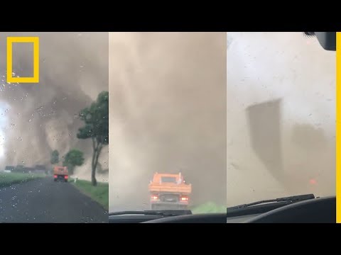 Dos conductores acaban en medio de un tornado en Alemania | National Geographic en Español