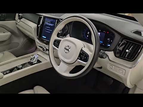 Volvo XC60 B4 INSCRIPTION // PANORMAIC ROOF - Image 2