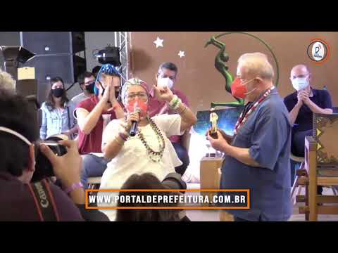 Encontro com líderes de Umbanda, Lula é ‘benzido’ por mãe de santo e recebe imagem de Zé Pilintra