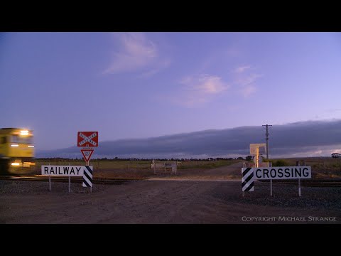 7763V QUBE Grain Train At Buchter Road Level Crossing - PoathTV Australian Railways