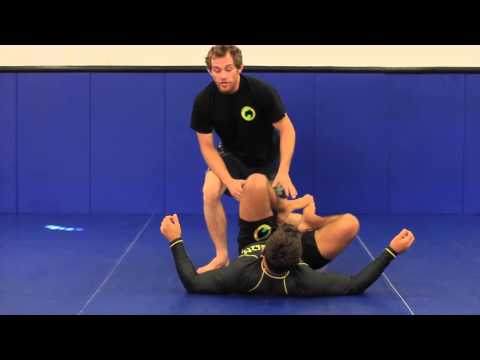 Jeff Glover Jiu-Jitsu | Floating guard pass| www.JiuJitsuPedia.com