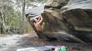 Video thumbnail de La puce, 8a. Fontainebleau