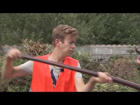 Jonas zet het containerpark in rep en roer | Jonas & Van Geel | VTM
