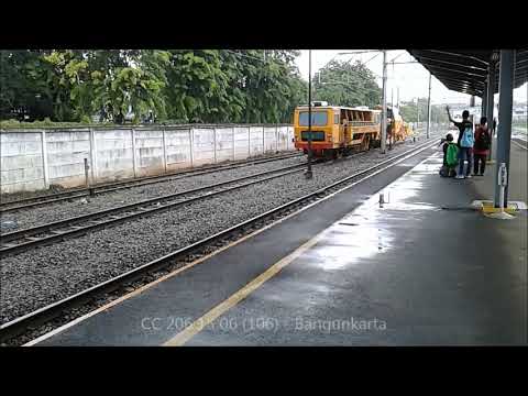 KA Bangunkarta Ngebut plus Bermain Lampu di Stasiun Bekasi