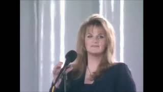 Trisha Yearwood | Reindeer Boogie (Christmas Live 1994)