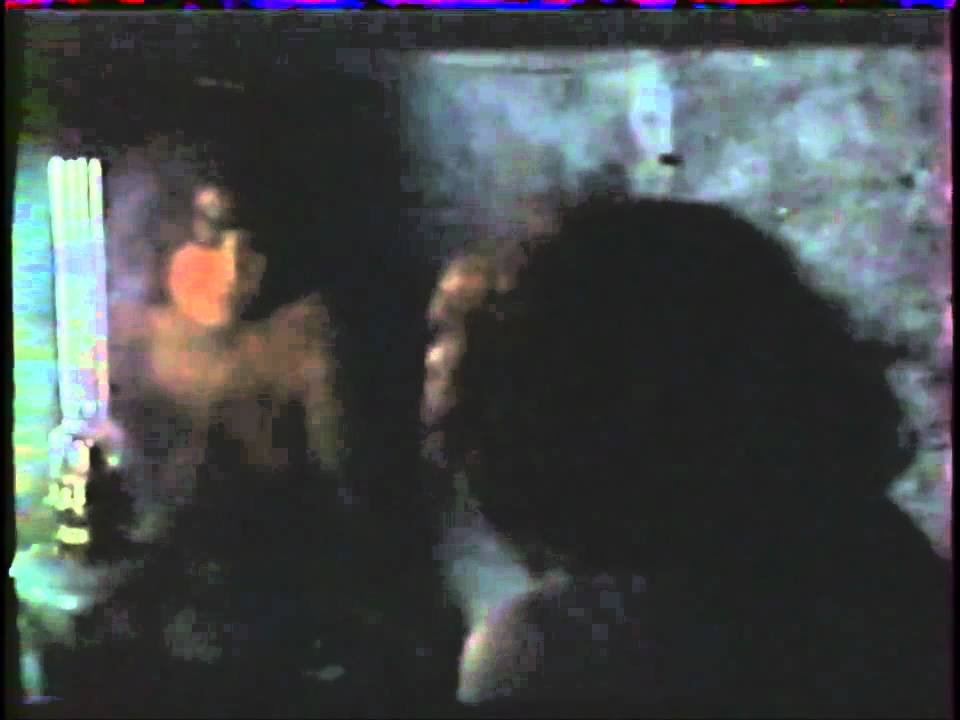 Miniature de la vidéo Tendre Dracula " J'ai peur du noir j'ai peur du loup" les débuts de Miou Miou en chanteuse denudée du film La Grande Trouille