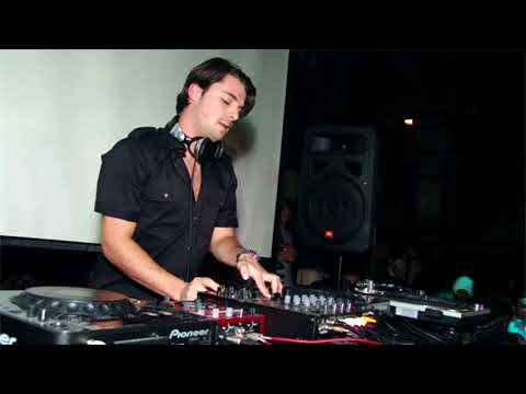 Axwell @ QBH Famous, Melbourne (02/02/2008)