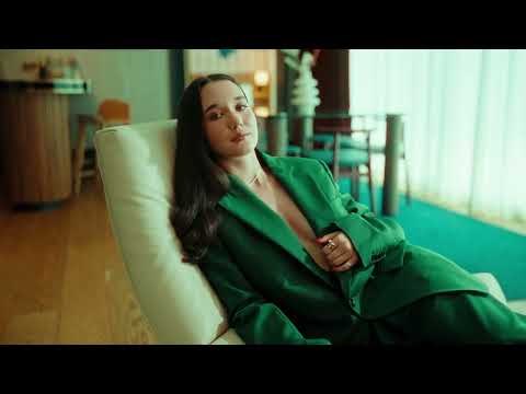 Eva Violet Nude Captivates The Perfect Intersection Of Light Color And Flow