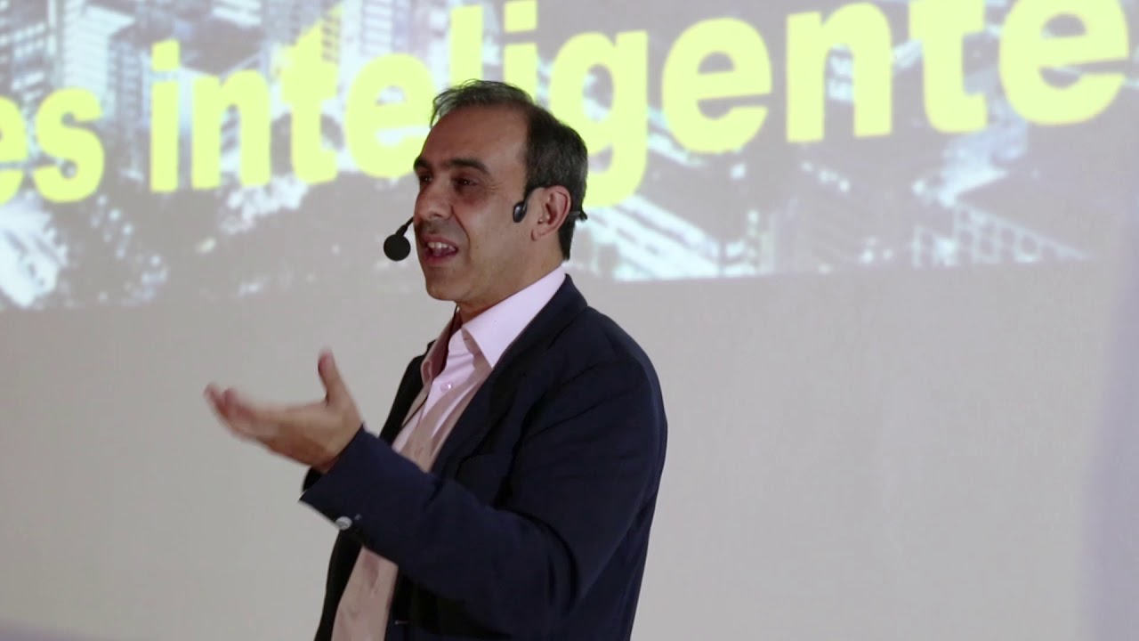 Cidades inteligentes ou cidades criativas? | Elvis Vieira | TEDxUFLA