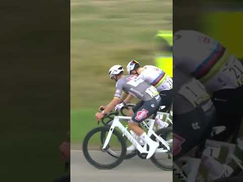 "So how do you like hell, Tadej?"😅Van der Poel & Pogačar share a chat as the pace intensifies👏