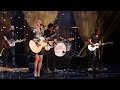 Carrie Underwood Performs 'Smoke Break'