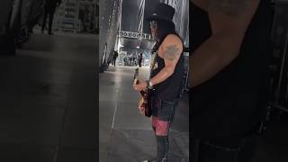 Look what happened during the Guns N’ Roses show in Czechia #gunsnroses