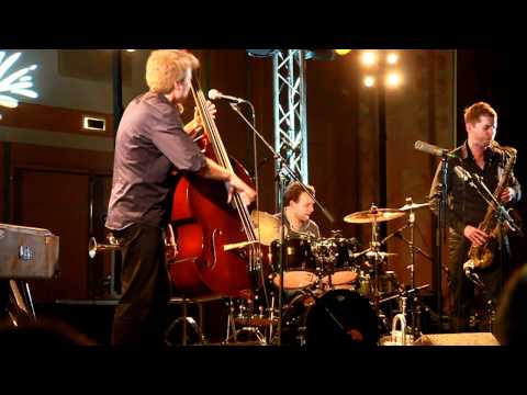 Kyle Eastwood - Paris (festival Jazz à St Germain) 18 Mai 2011 - Big Noise from Winnetka