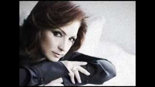 Gloria Estefan - Hotel Nacional (With Lyrics)