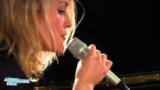 Metric - &quot;Strange Weather&quot; (Live at WFUV)