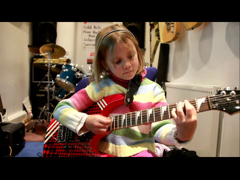 7 year old Mini Band guitarist Zoe Thomson plays Sweet Child O Mine by Guns' 'N Roses