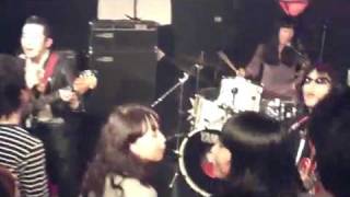 VIVIAN BOYS / (Love Is Like A) Heat Wave (恋はヒートウェイブ)